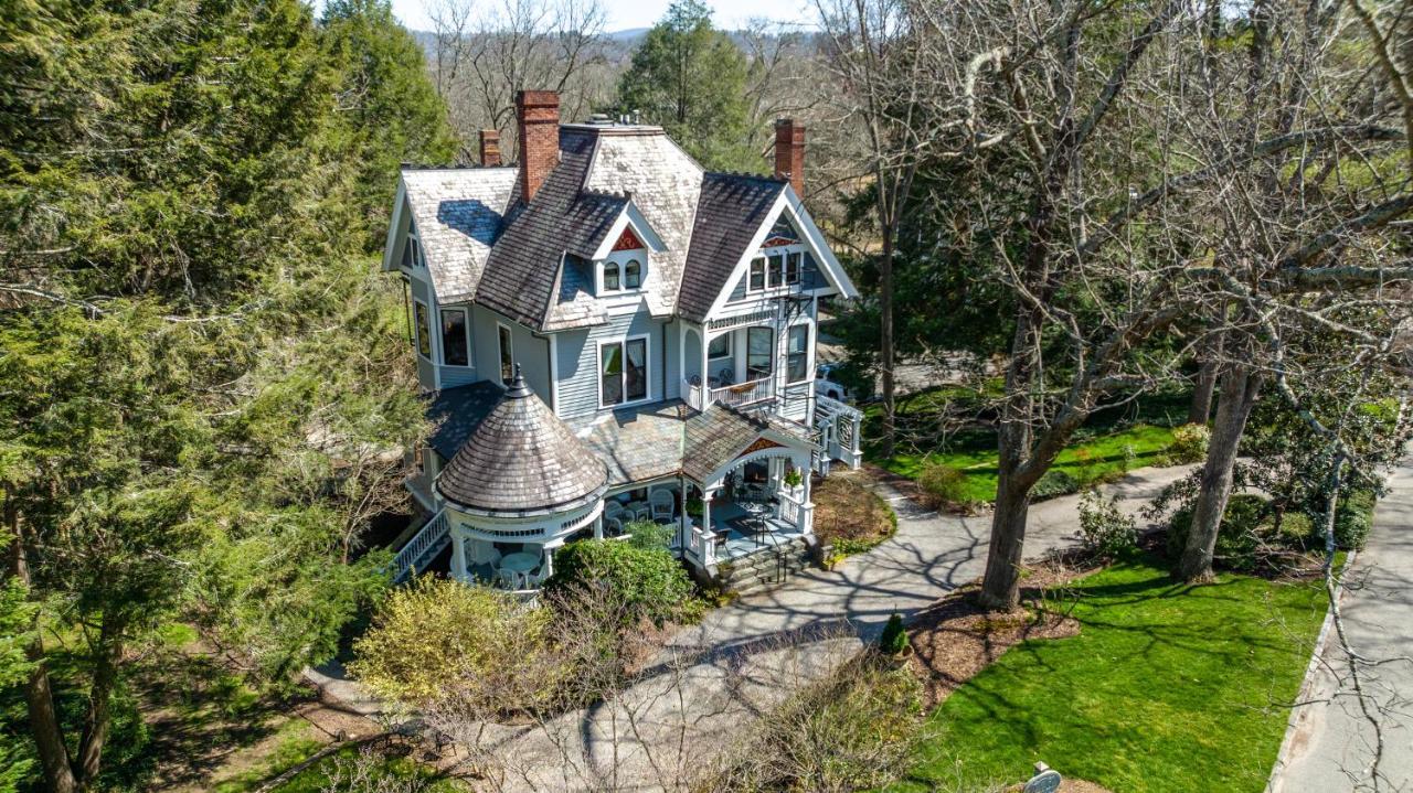 The 1899 Wright & Carriage House Bed and breakfast Asheville