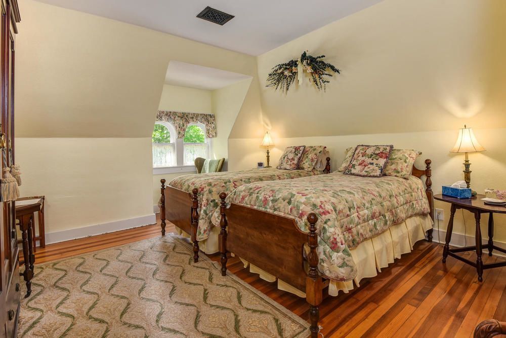 Bed and breakfast The 1899 Wright & Carriage House