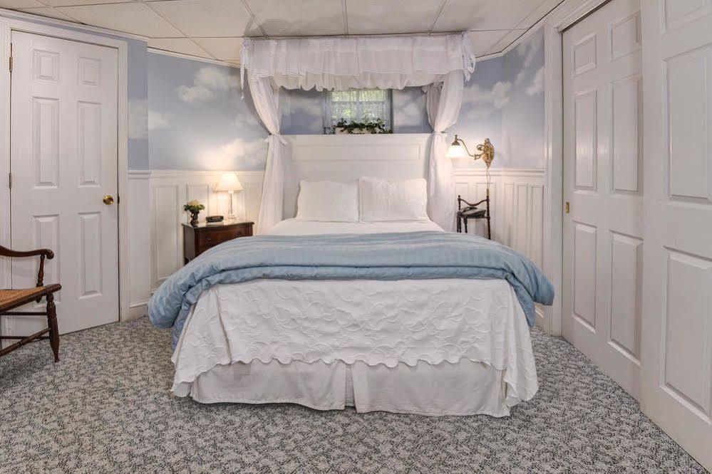 The 1899 Wright & Carriage House Bed and breakfast 3*